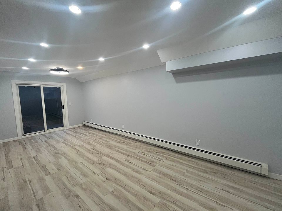 1st image of 987 Halsey St APT 1