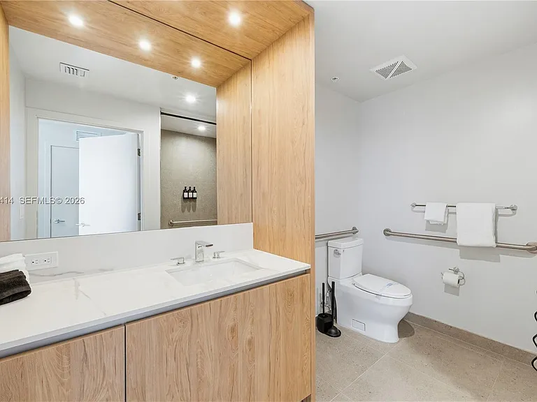 11 NE 6th St #2901 — Photo 21
