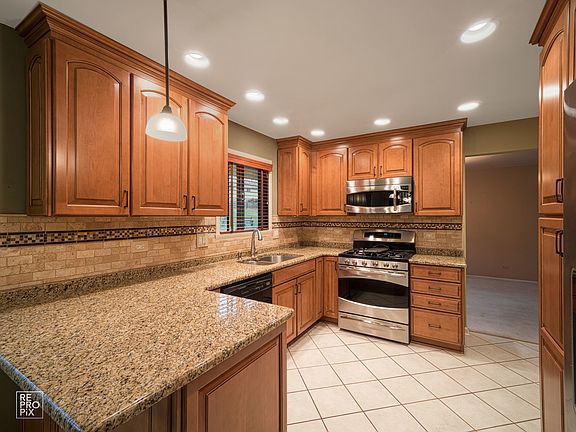 3rd image of 172 Braintree Dr