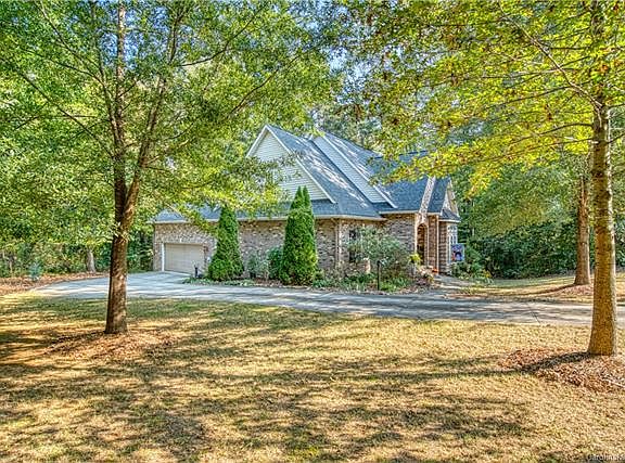 5th image of 2600 Greenmont Cir