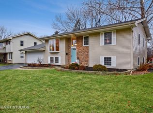 835 Foxwood Cir, Geneva, IL 60134