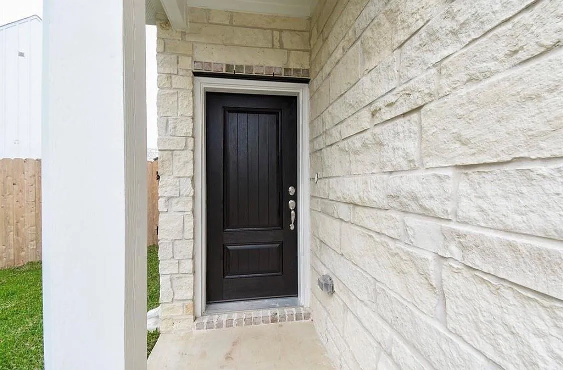 3 bed, 2.5 bath, 1451 sqft, $1,950 — Photo 2