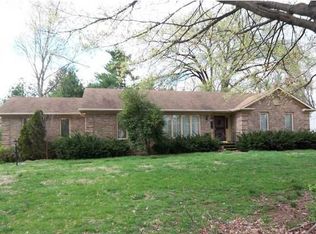 708 Antrim Rd, Windy Hills, KY 40207