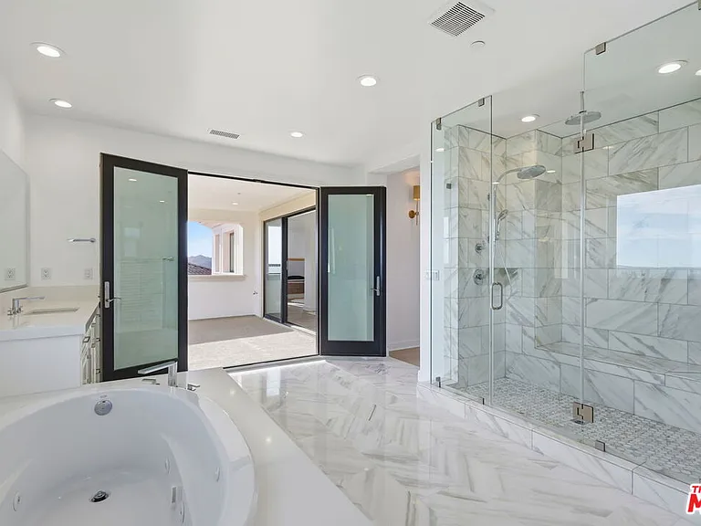 20448 W Liverpool Way — Photo 37