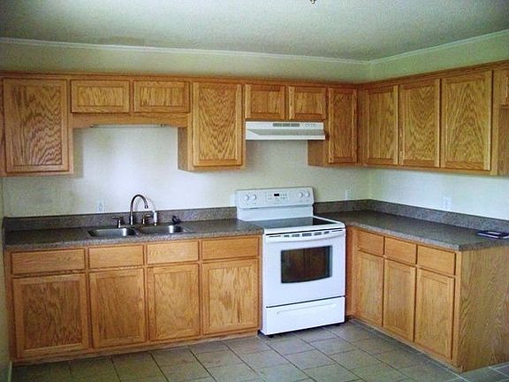 2nd image of 963 Chestnut Dr