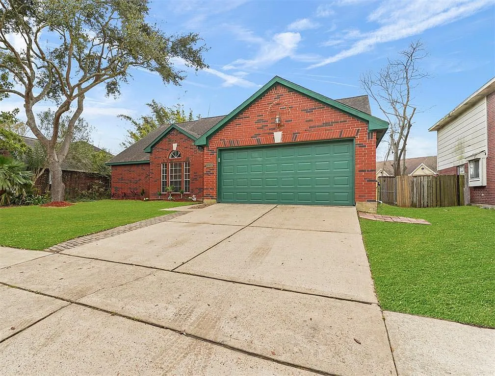 3 bed, 2020 sqft, $2,200 — Photo 1