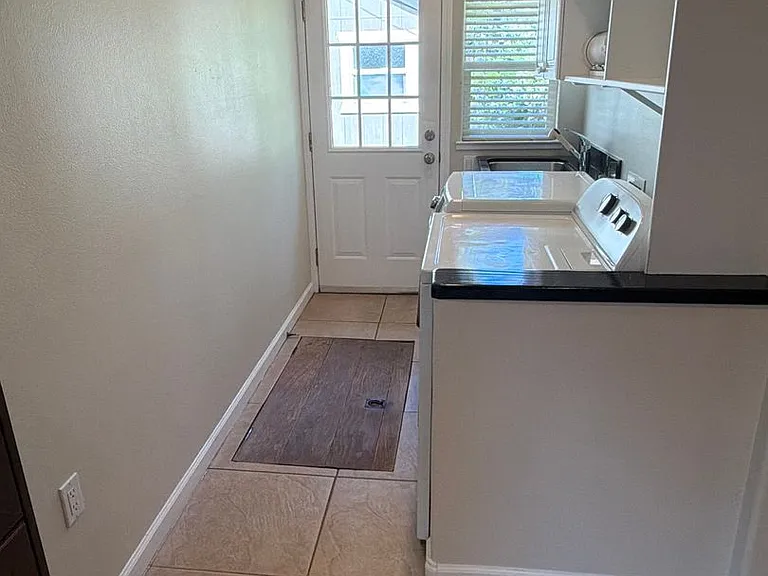3117 Freeport Blvd — Photo 25