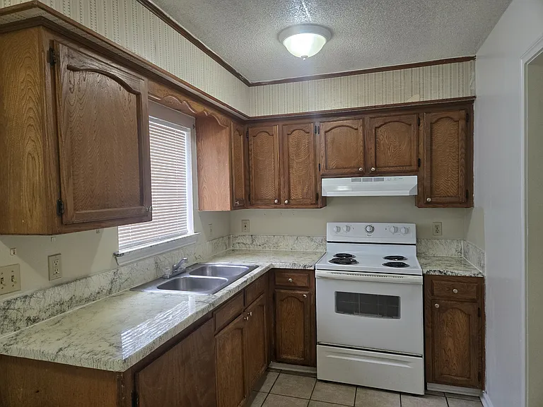 120 Oak Ridge Ave #B — Photo 5