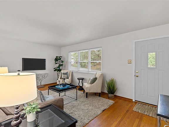 4th image of 3430 Valleywood Dr