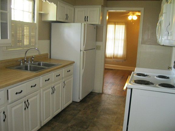 3rd image of 304 N Caswell St