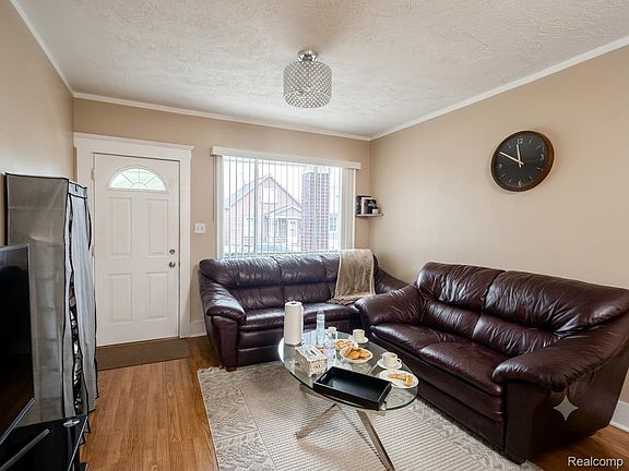 4th image of 12019 Sobieski St