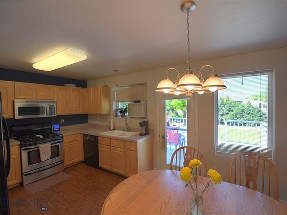 5th image of 211 Ash Ln
