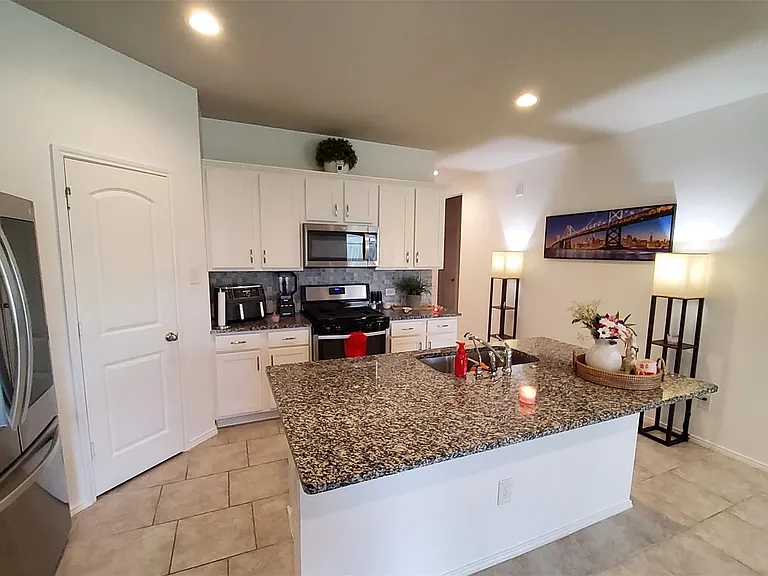 22607 Castello Lakes Dr — Photo 10