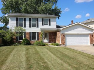 1350 N Foxdale Dr, Addison, IL 60101