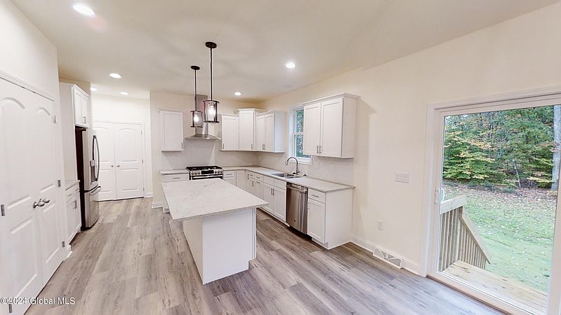5th image of 11 Brookhaven Court