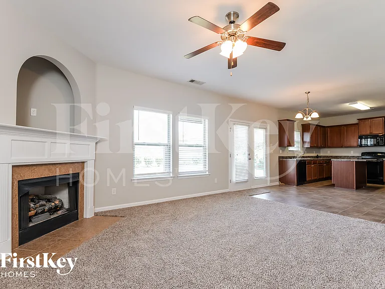 2045 Kensington Ct — Photo 4