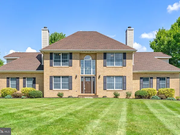 36 New Thomas Dr, Charles Town, WV 25414