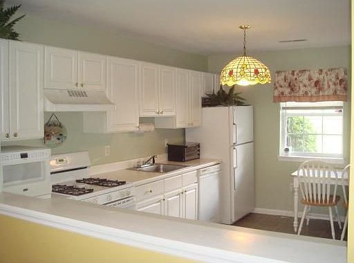 5th image of 56 Lois Ln