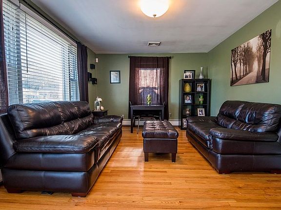 4th image of 259 Highland St