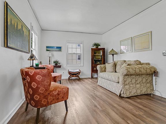 3rd image of 3016 E Oak St