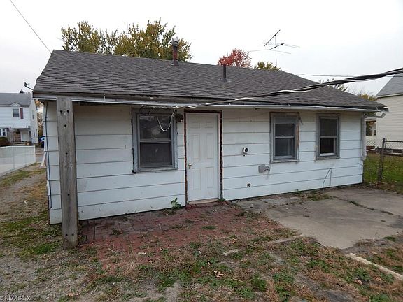 4th image of 142 Warren Ave