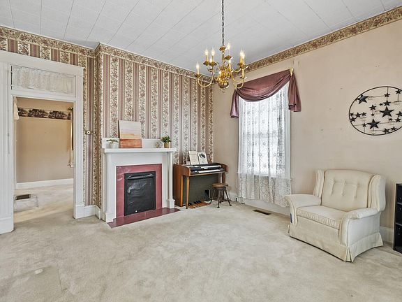 5th image of 221 Wilson Ave