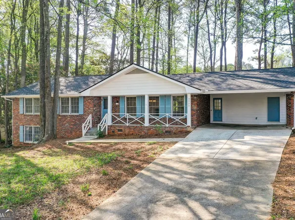 3553 Sandy Woods Ln, Stone Mountain, GA 30083