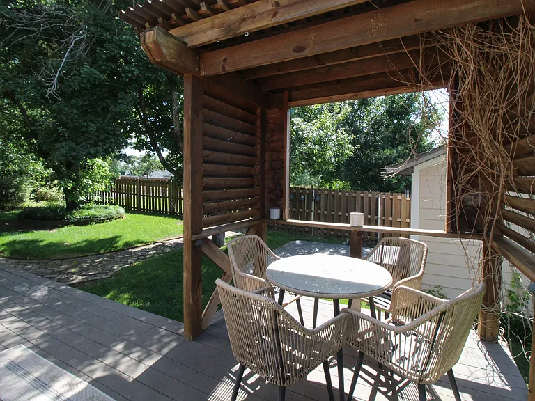 1401 NE Dysart Woods Ln — Photo 39
