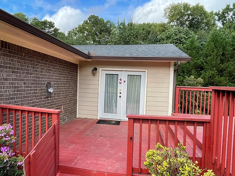 21 David Rd — Photo 3
