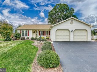 2252 Canterbury Dr, Mechanicsburg, PA 17055