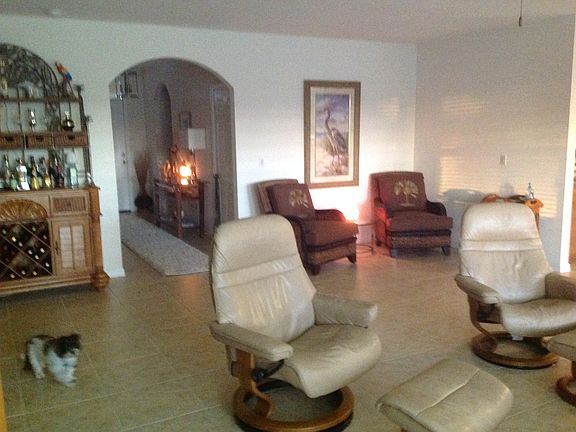 Very spacious livingroom, 