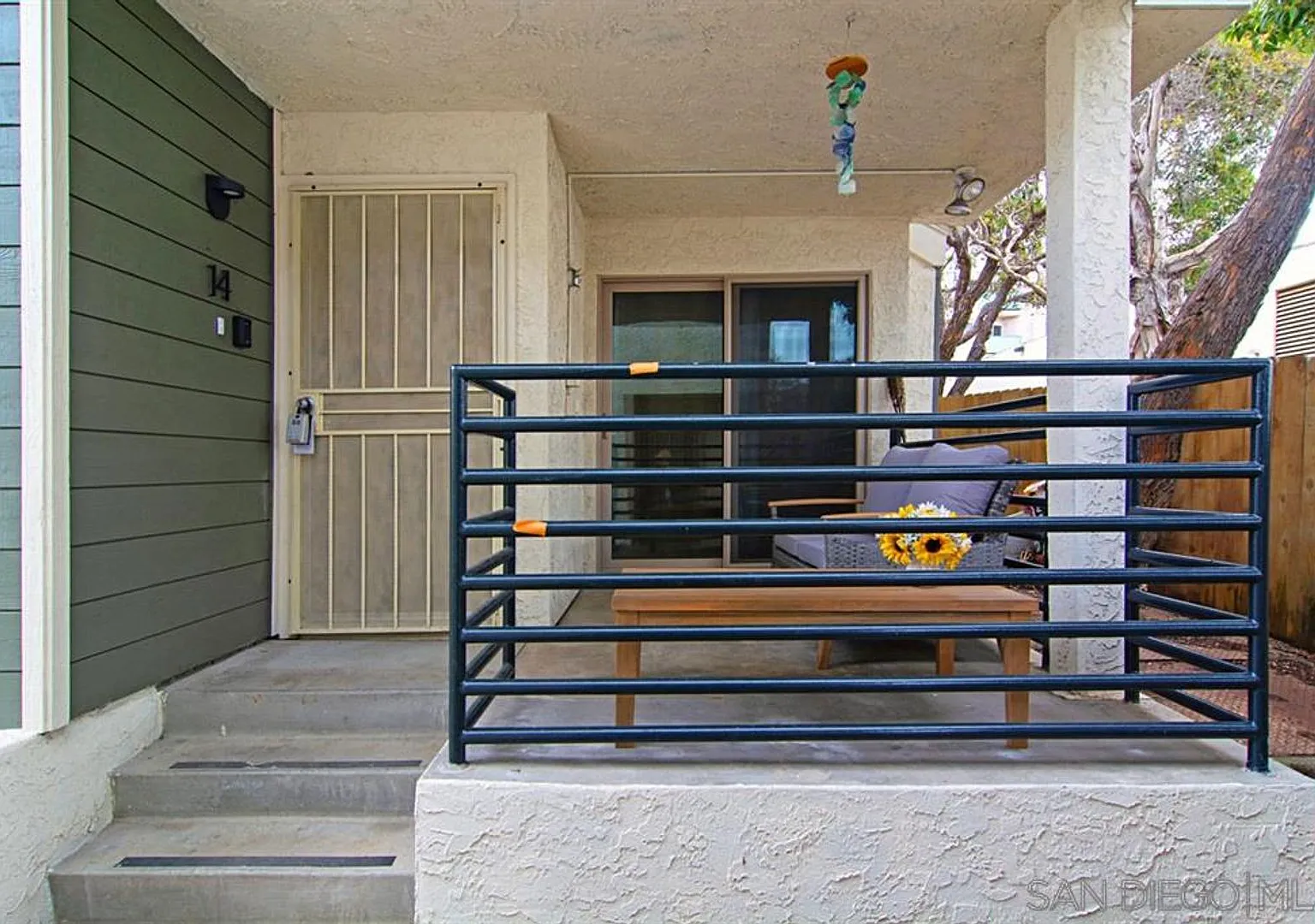 Spacious 2 Bedroom Townhome In Point Loma — Photo 3