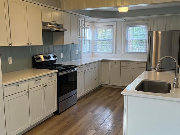2nd image of 2814 Springwood Dr