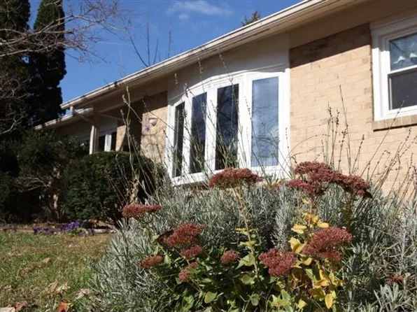 10332 Collingham Dr, Fairfax, VA 22032