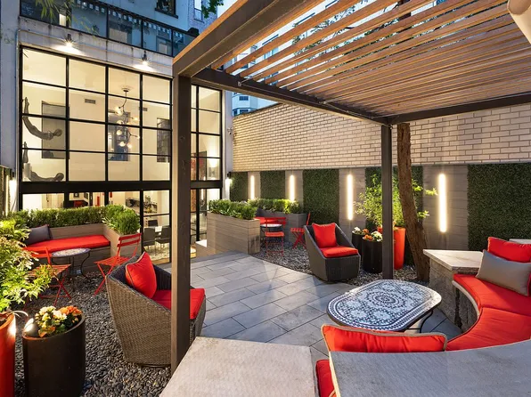 505 E 84th St, New York, NY 10028