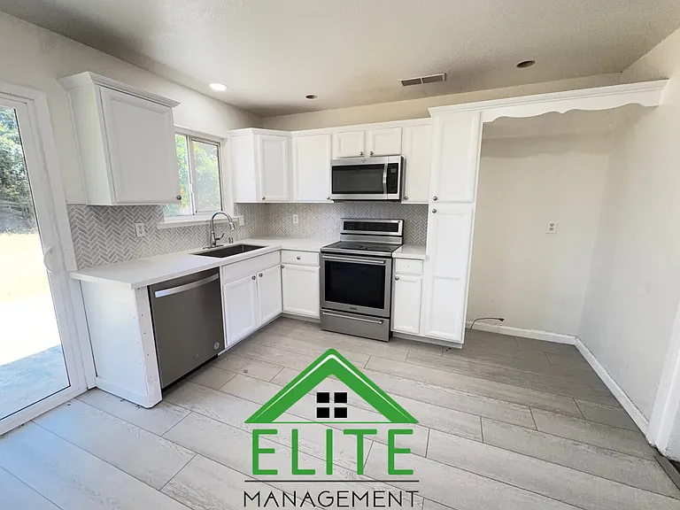 8709 Sangria Ct — Photo 1