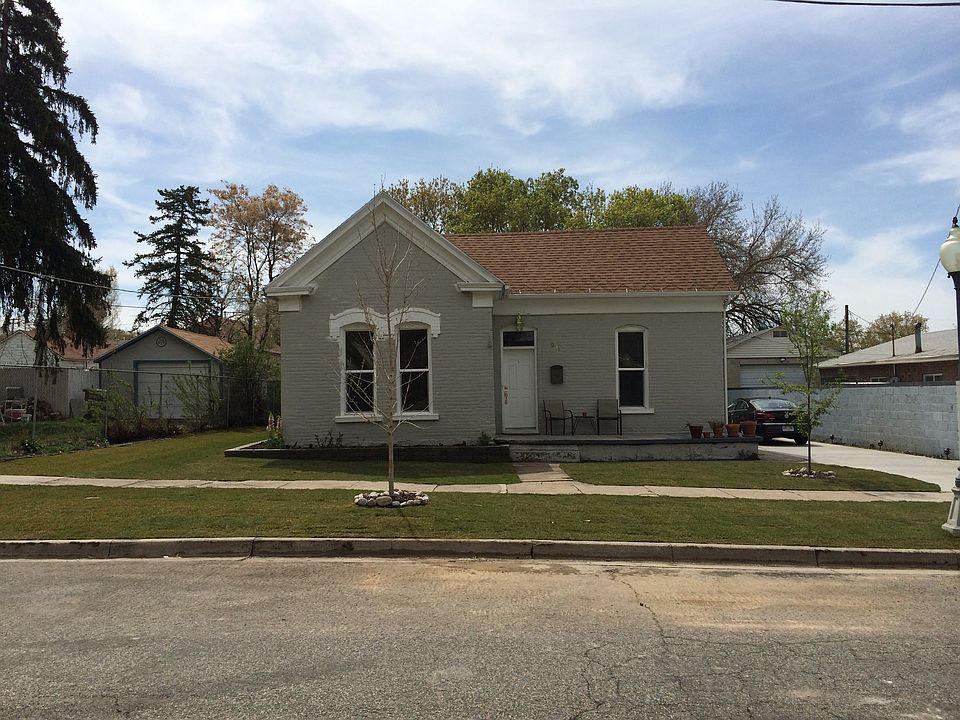 2nd image of 253 W Fern Ave