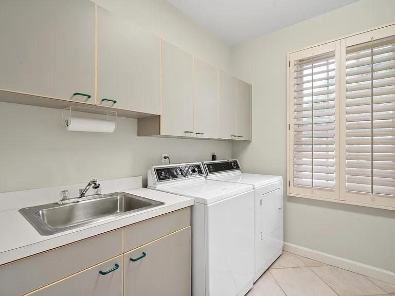 4381 SW Parkgate Blvd — Photo 38