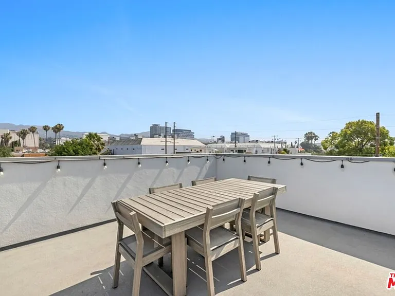 1243 N Gower St — Photo 16
