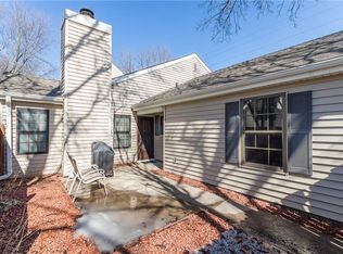 8609 Clover Ln, Urbandale, IA 50322