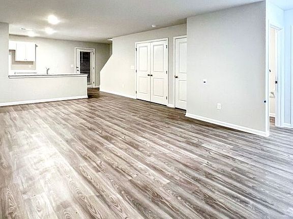 3rd image of 4205 Park Ave