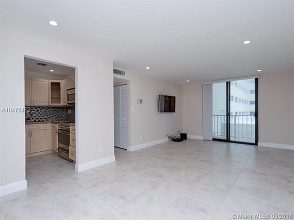 4th image of 4301 Collins Ave APT 414