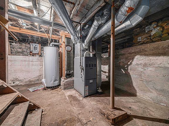 4th image of 825 Douglas Ave