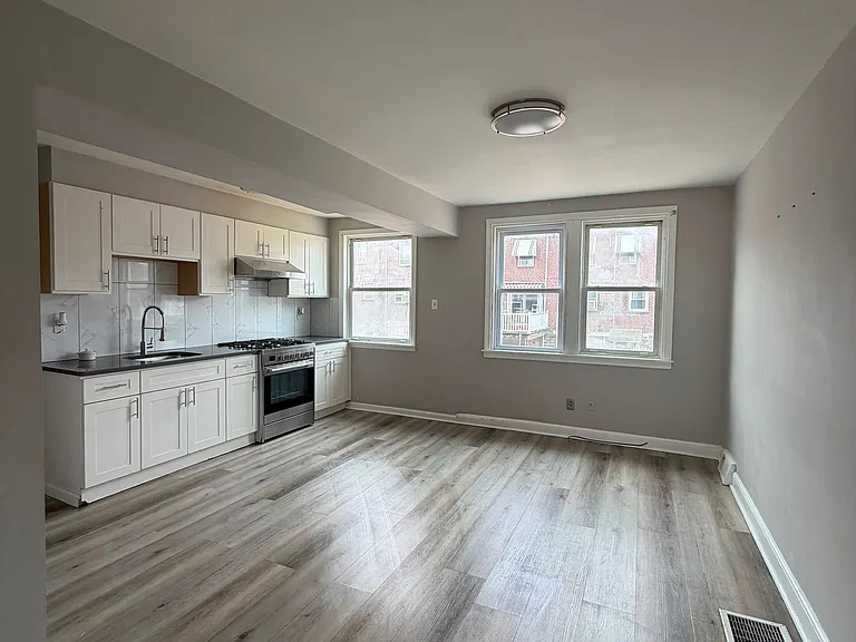 2920 Tyson Ave — Photo 10