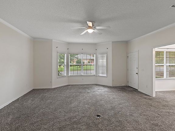 5th image of 100 Woodcreek Dr