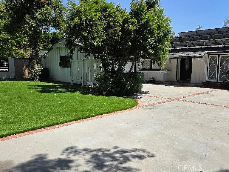 17322 Keswick St — Photo 2