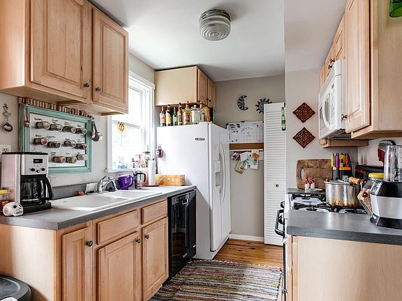 4th image of 4022 Augusta Ave