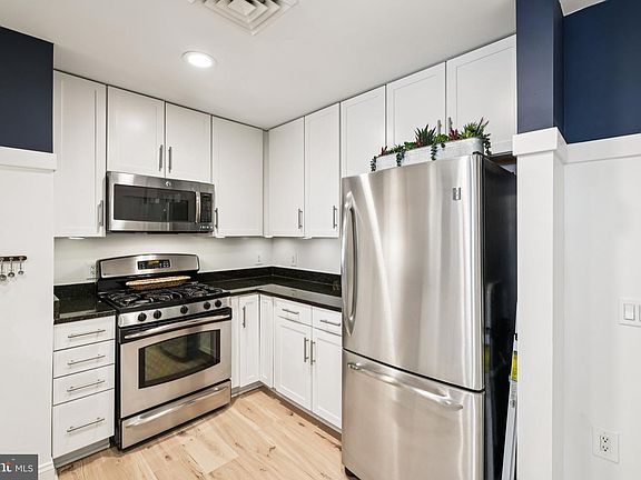 5th image of 525 N Fayette St Unit 218