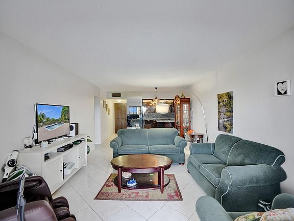 4th image of 3301 Spanish Moss Terrace #410