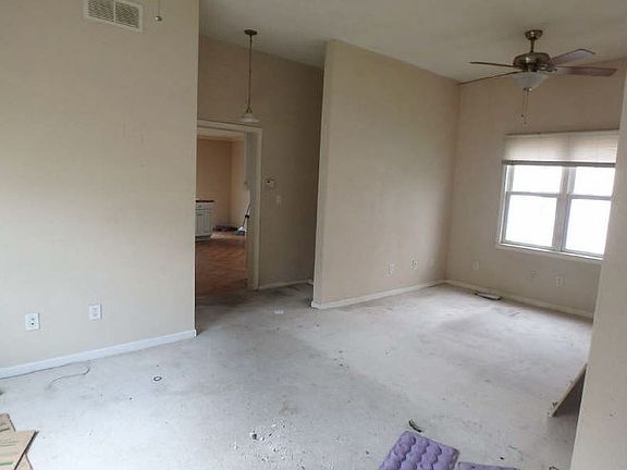4th image of 914 W Willcox Ave